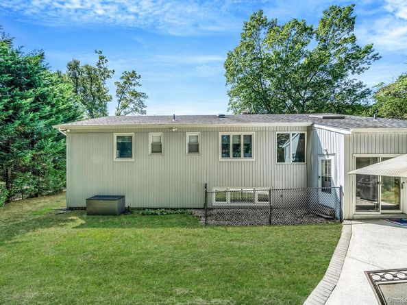 26 Long Ridge Road, Plainview NY 11803