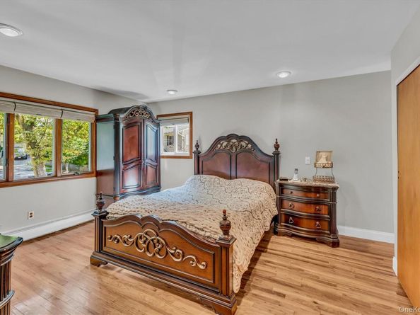 6 Saddler Court, South Huntington NY 11746