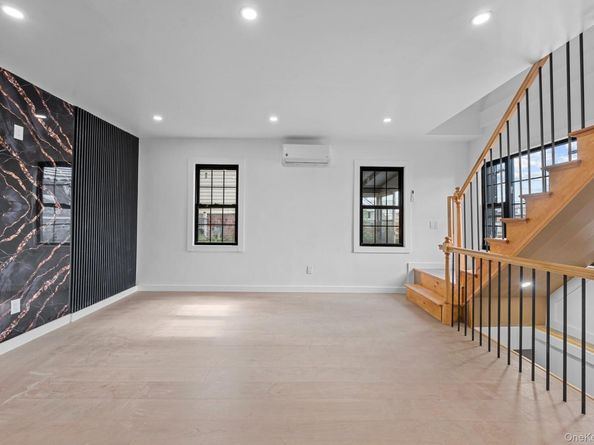 526 Grassmere Terrace, Far Rockaway NY 11691