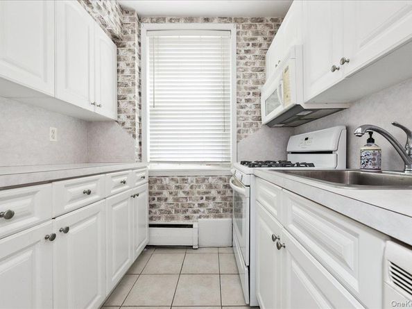 2 Fowler Avenue 206, Lynbrook NY 11563