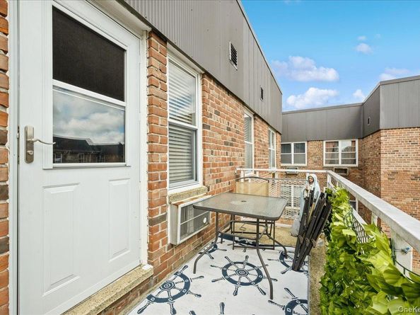 2 Fowler Avenue 206, Lynbrook NY 11563