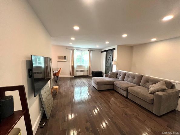 224-33 Kingsbury Avenue B, Oakland Gardens NY 11364