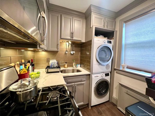 224-33 Kingsbury Avenue B, Oakland Gardens NY 11364