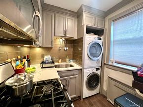 224-33 Kingsbury Avenue B, Oakland Gardens NY 11364