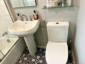 224-33 Kingsbury Avenue B, Oakland Gardens NY 11364