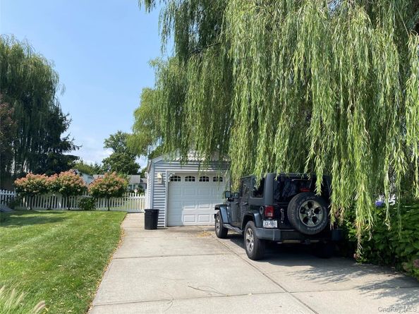 3937 John Lane, Seaford NY 11783