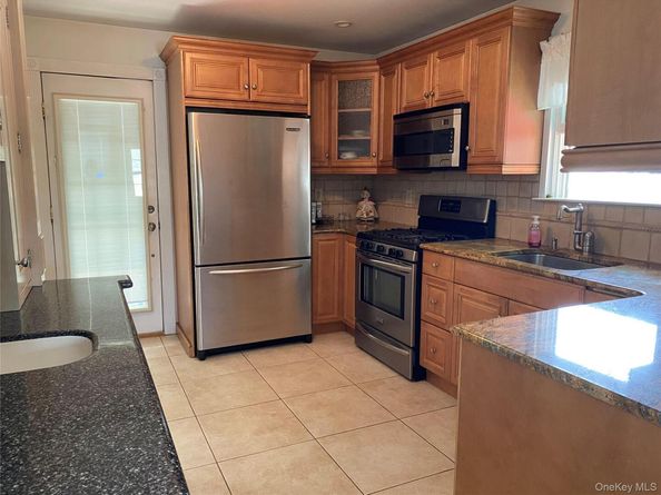 3937 John Lane, Seaford NY 11783