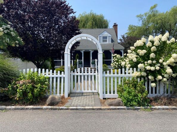 3937 John Lane, Seaford NY 11783