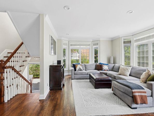 106 Morris Avenue 8, Rockville Centre NY 11570
