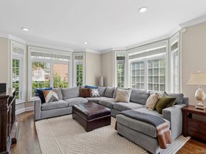 106 Morris Avenue 8, Rockville Centre NY 11570