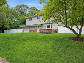 2 Ravenwood Drive, Kings Park NY 11754