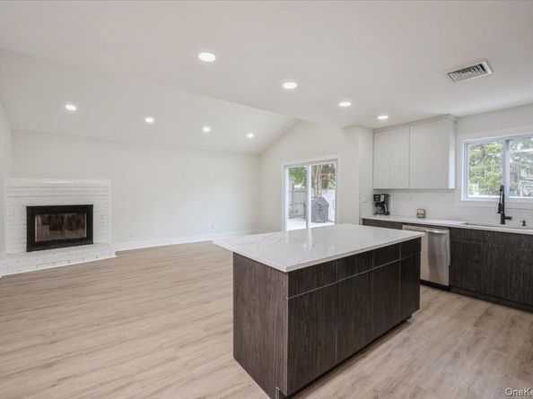 2 Ravenwood Drive, Kings Park NY 11754