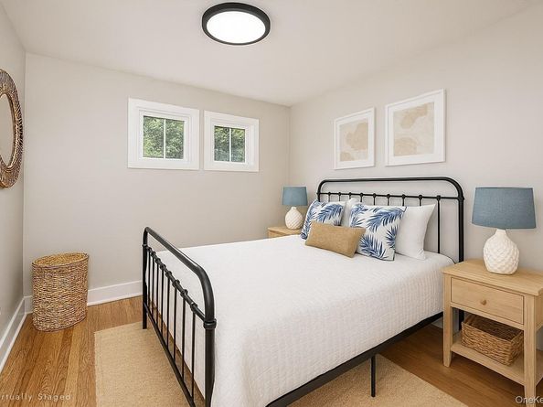 2 Ravenwood Drive, Kings Park NY 11754