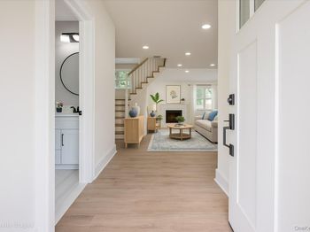 2 Ravenwood Drive