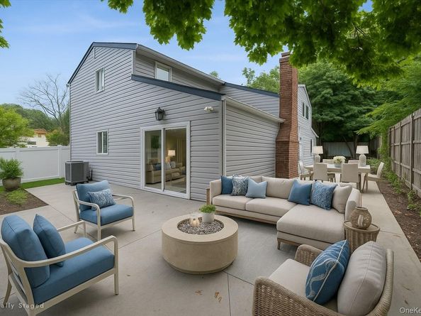 2 Ravenwood Drive, Kings Park NY 11754