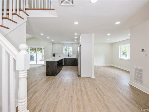 2 Ravenwood Drive, Kings Park NY 11754