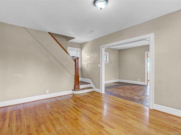 89 Rolling Street, Lynbrook NY 11563
