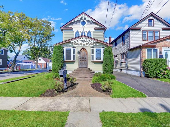 89 Rolling Street, Lynbrook NY 11563