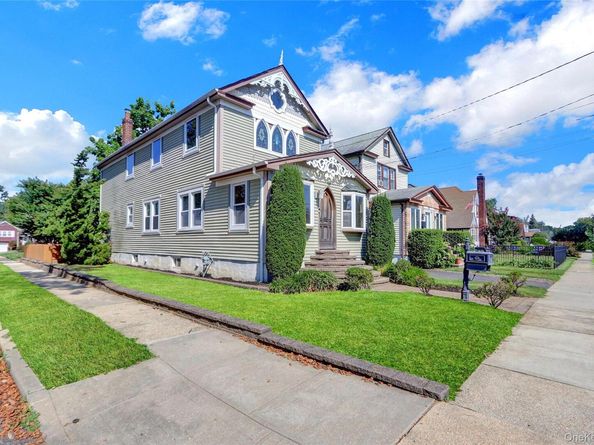 89 Rolling Street, Lynbrook NY 11563