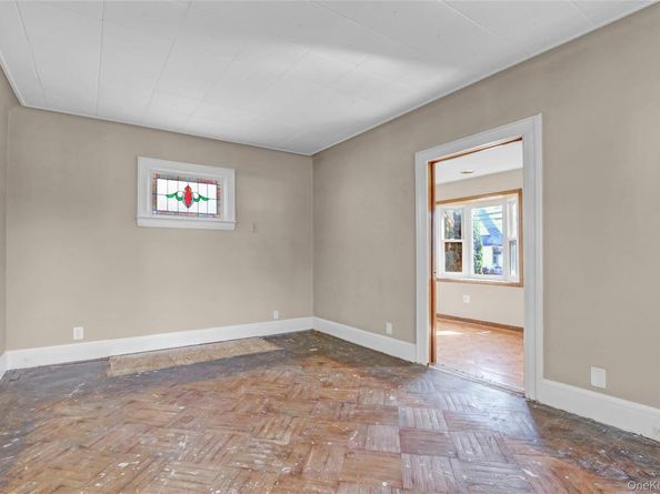 89 Rolling Street, Lynbrook NY 11563