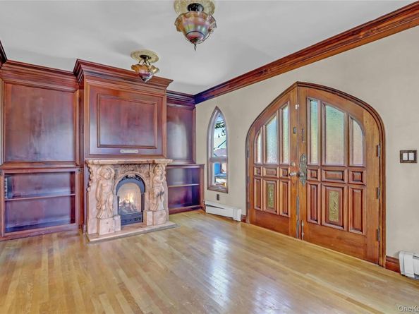 89 Rolling Street, Lynbrook NY 11563