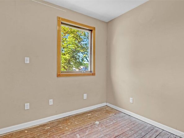 89 Rolling Street, Lynbrook NY 11563