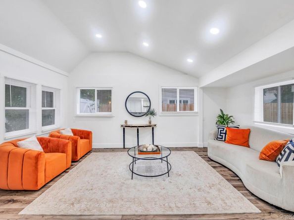33 Beacon Lane, Hicksville NY 11801