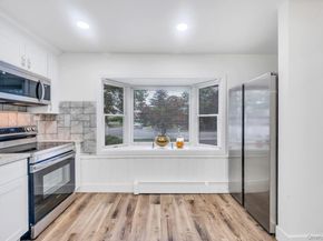 33 Beacon Lane, Hicksville NY 11801