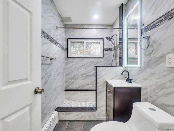 33 Beacon Lane, Hicksville NY 11801