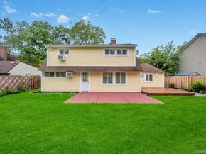 33 Beacon Lane, Hicksville NY 11801