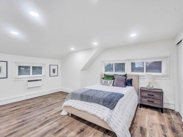 33 Beacon Lane, Hicksville NY 11801