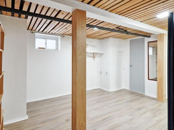 9456 225th Street, Queens Village NY 11428