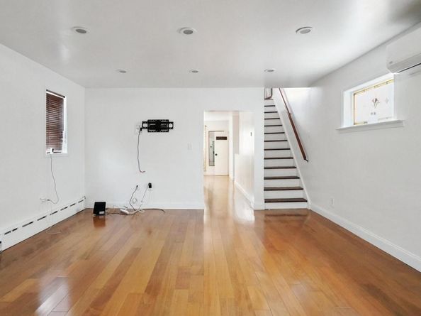 9456 225th Street, Queens Village NY 11428