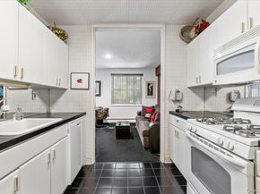 25 Chapel Place 2D, Great Neck NY 11021