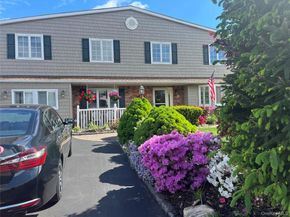 9 Hollings Drive, Deer Park NY 11729