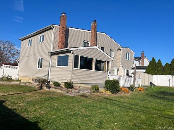 9 Hollings Drive, Deer Park NY 11729