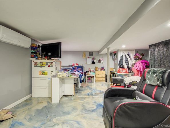21607 110th Avenue, Queens Village NY 11429