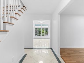 2 Westbourne Lane, Melville NY 11747