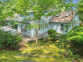 2 Westbourne Lane, Melville NY 11747