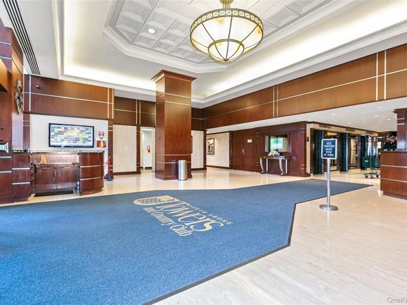 269-10 GRAND CENTRAL Parkway 21E, Floral Park NY 11005