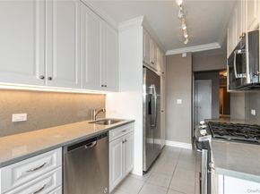 269-10 GRAND CENTRAL Parkway 21E, Floral Park NY 11005