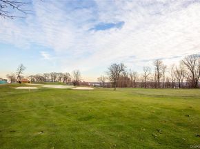 269-10 GRAND CENTRAL Parkway 21E, Floral Park NY 11005