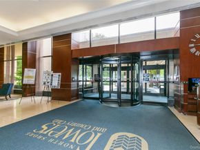 269-10 GRAND CENTRAL Parkway 21E, Floral Park NY 11005