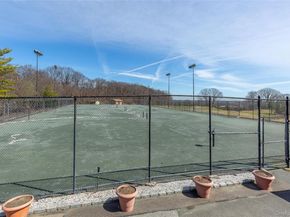 269-10 GRAND CENTRAL Parkway 21E, Floral Park NY 11005