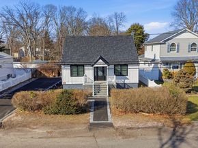 7 E Lakeland Street, Bay Shore NY 11706