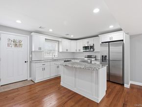 7 E Lakeland Street, Bay Shore NY 11706