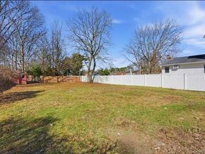 7 E Lakeland Street, Bay Shore NY 11706