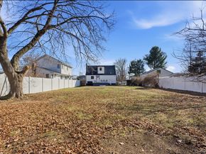 7 E Lakeland Street, Bay Shore NY 11706