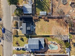 7 E Lakeland Street, Bay Shore NY 11706