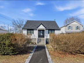 7 E Lakeland Street, Bay Shore NY 11706